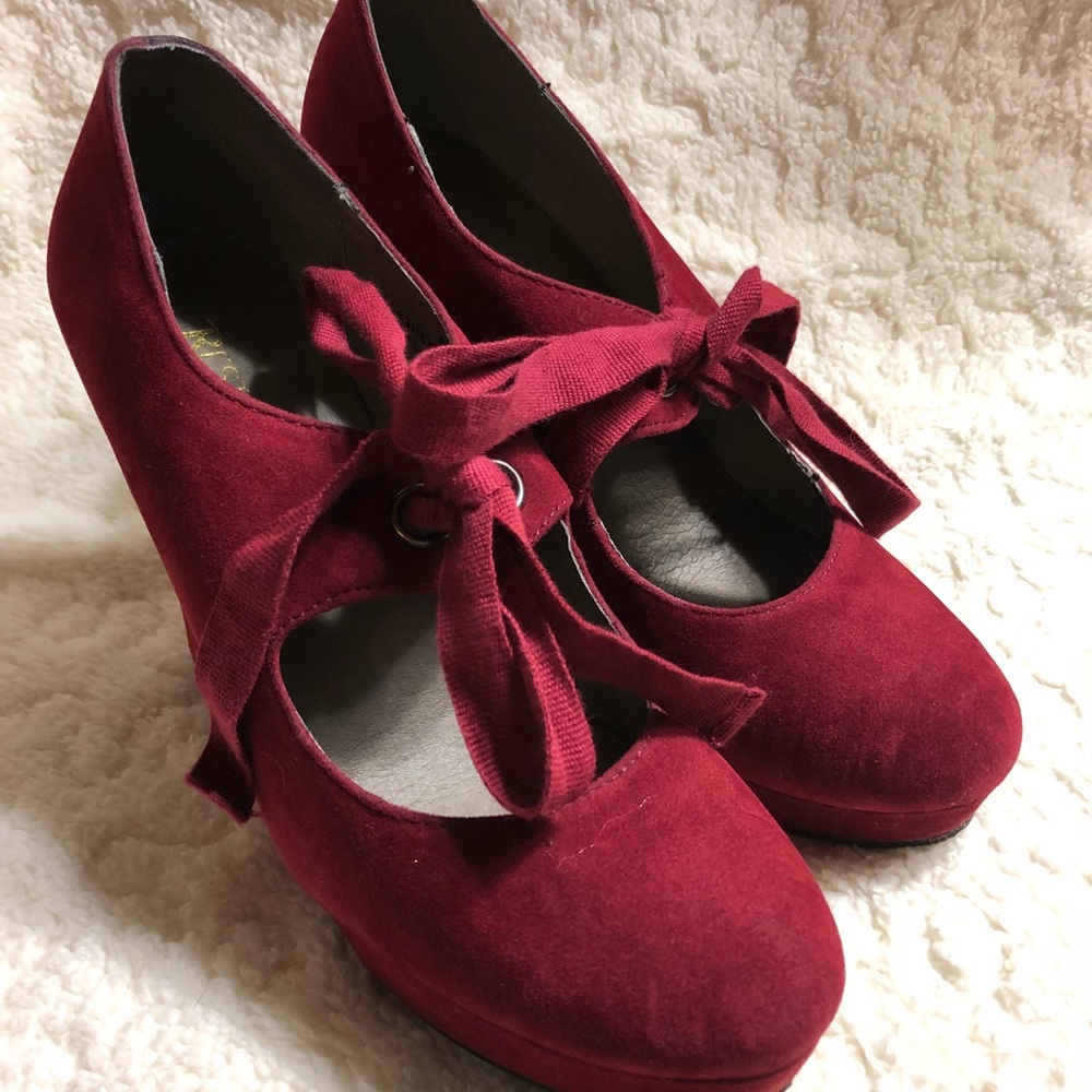 7M Red Suede Platform Shoes